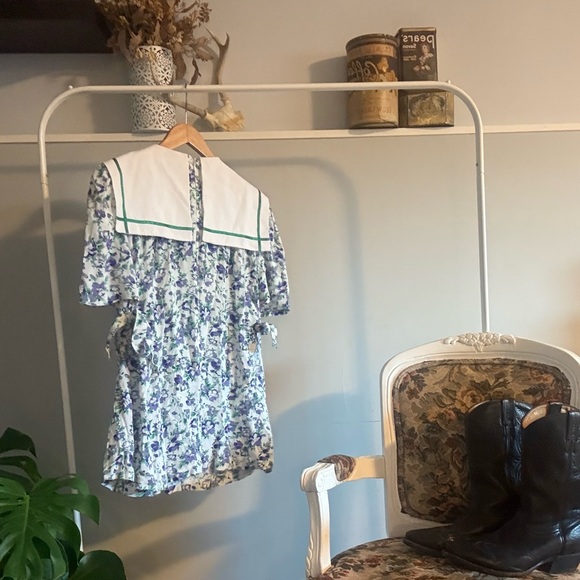 Plus Size Maternity Vintage Floral blouse - Picture 3 of 4